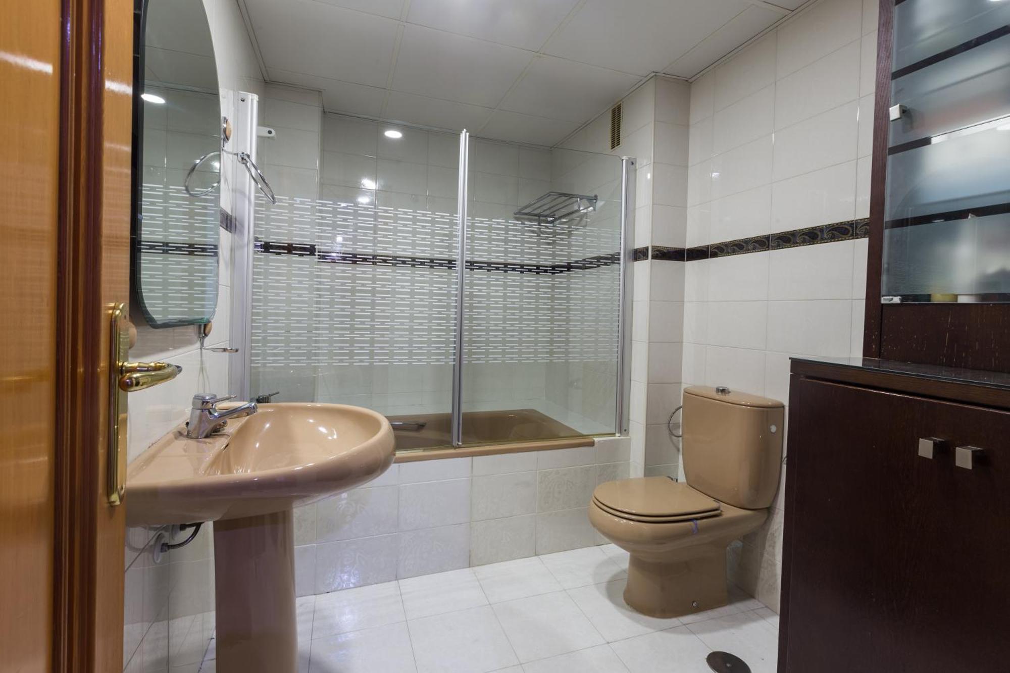 Gracia Suites - Centro Y Confort Con Parking Gratis กรานาดา ภายนอก รูปภาพ