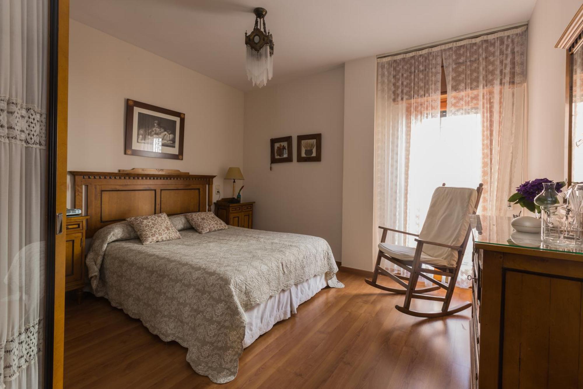 Gracia Suites - Centro Y Confort Con Parking Gratis กรานาดา ภายนอก รูปภาพ